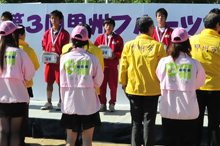 抽選会・表彰式の様子